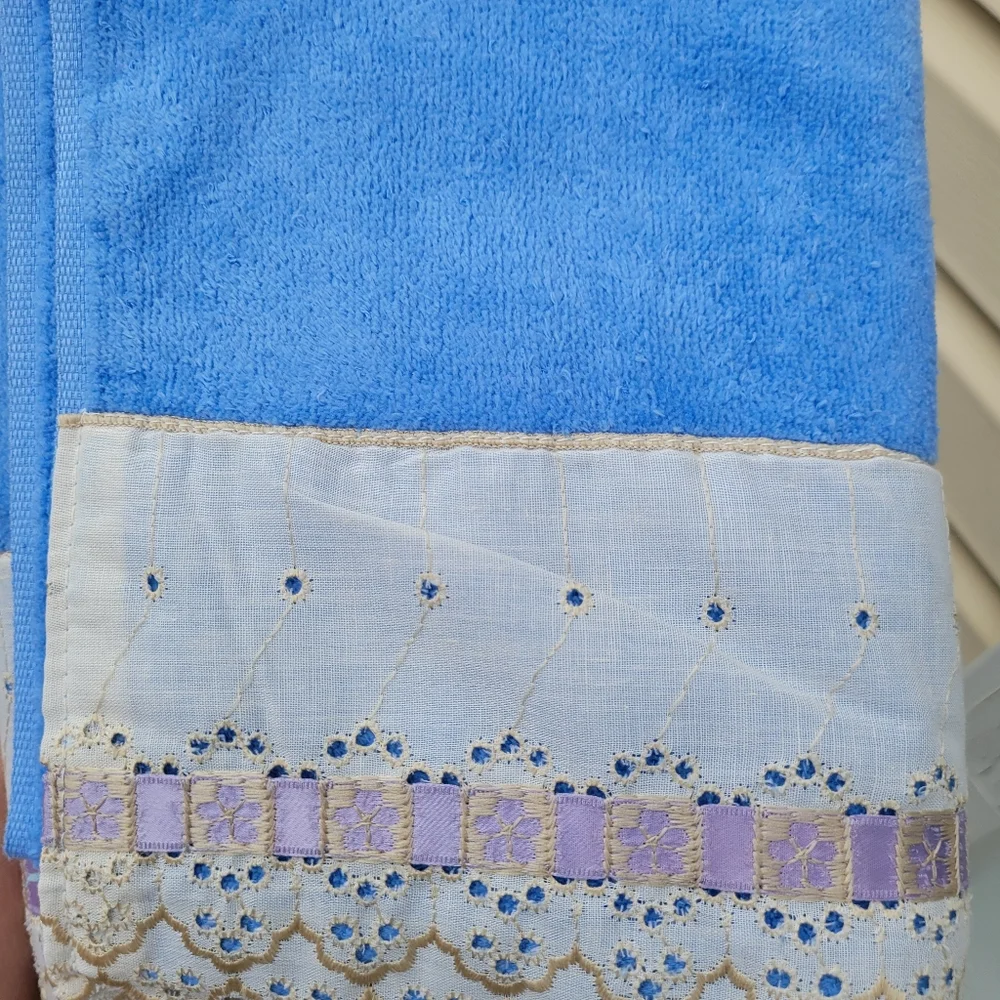 Cottagecore Bath Towel Set ~ Vtg 1980s? ~ Blue & Lacey Trim  GUC FINAL PRICE